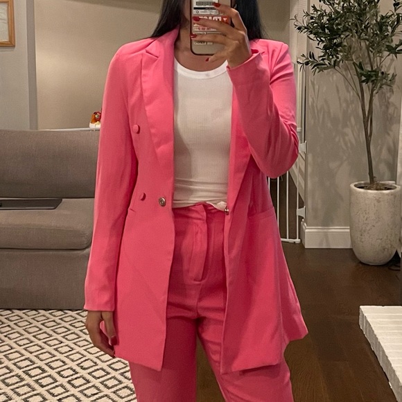 Pink suit - Picture 2 of 2